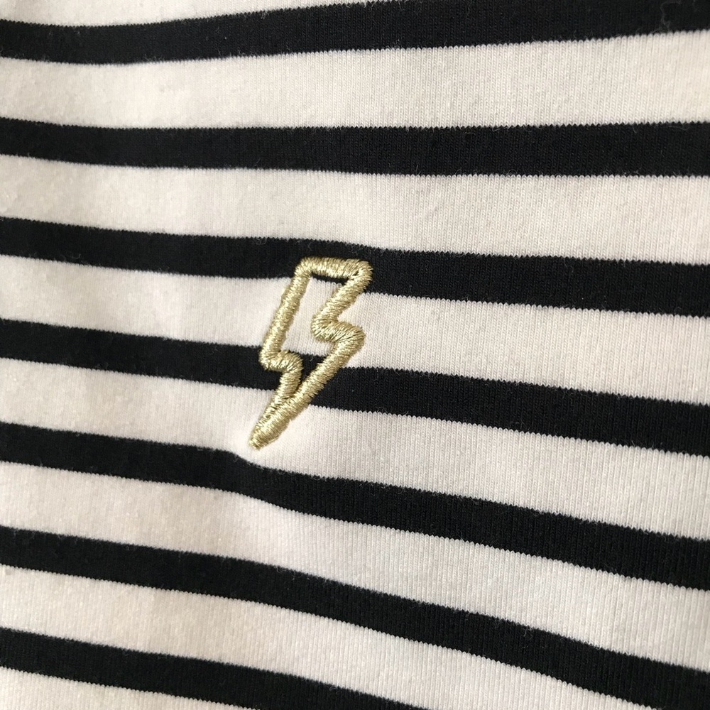 🔥 Betsey Johnson Gold Lighting Top Black Stripes - Picture 4 of 14